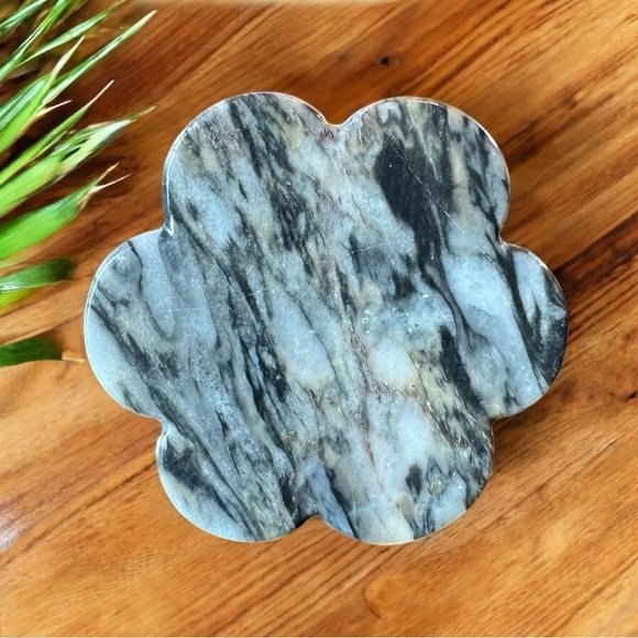 Vintage Carved Onyx Stone Lidded Trinket Dish – Flower Shaped - Picture 5 of 12